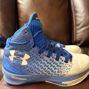Under Aurmor Basketball Shoes